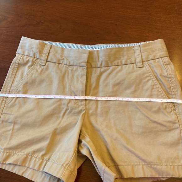 J. CREW shorts Women’s size 2 Chino Broken In Model. Khaki. EUC - Picture 7 of 8